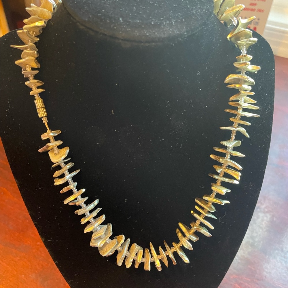 Golden shell necklace… vintage. Screw clasp, 16” great condition